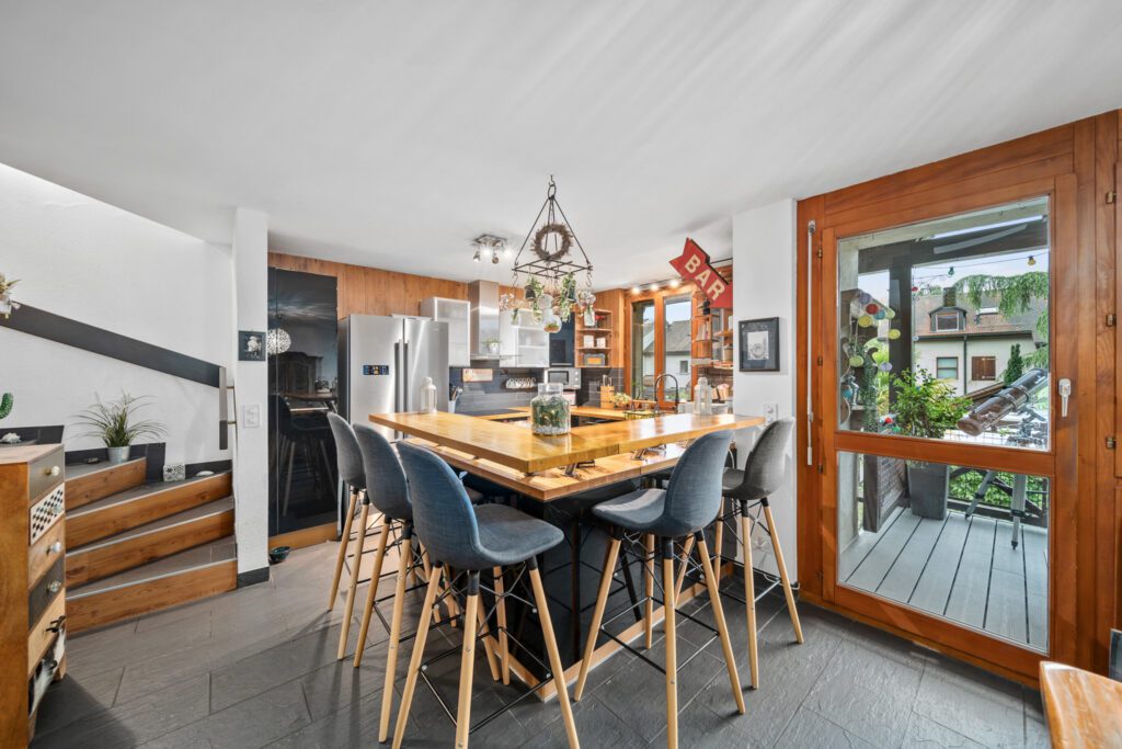 Vendu ! Bel appartement 7 pièces. Avantage Casatax