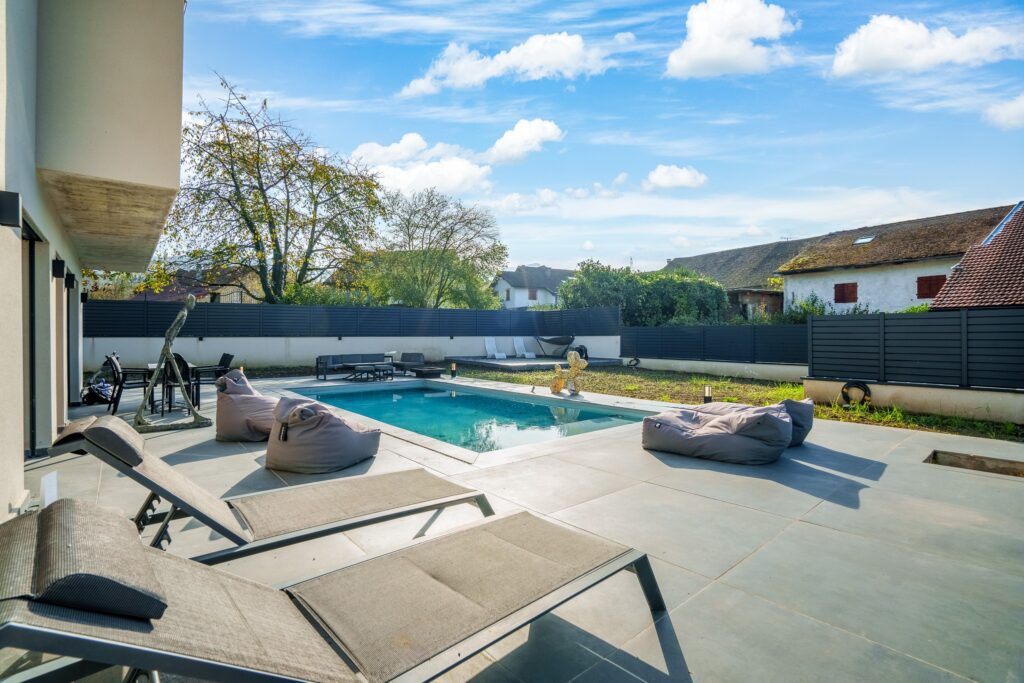 France voisine, Brenthonne ! Villa neuve individuelle avec piscine