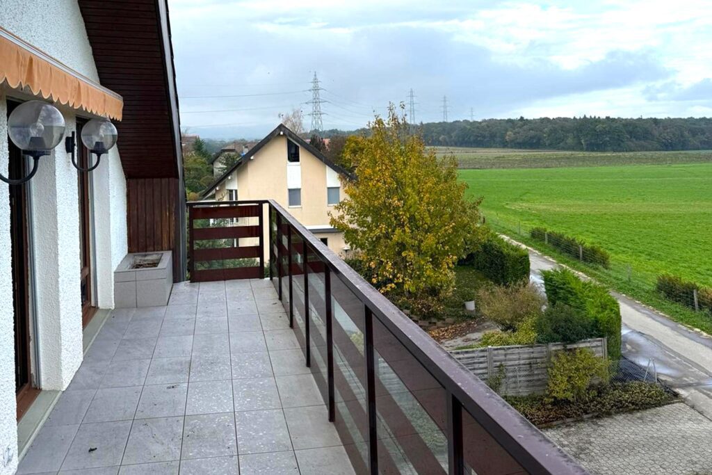 Attique 6.5 pièces avec vue dégagée sur la campagne