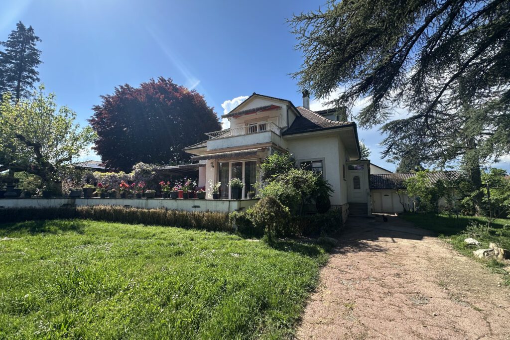 Villa avec magnifique parc