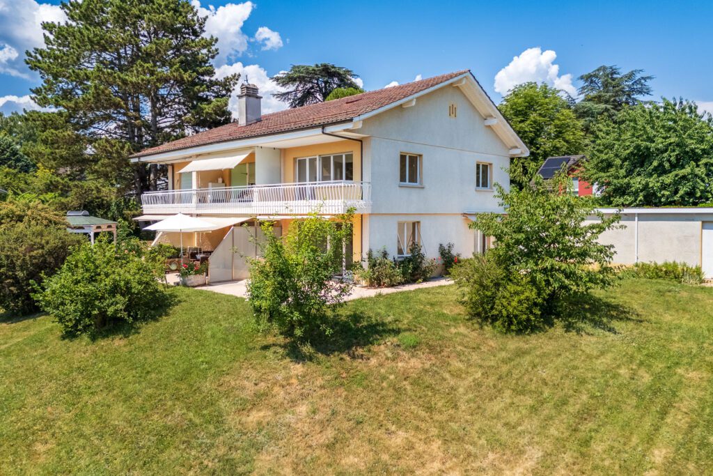 EXCLUSIVITE !! Villa jumelée à 10 min à pied du lac