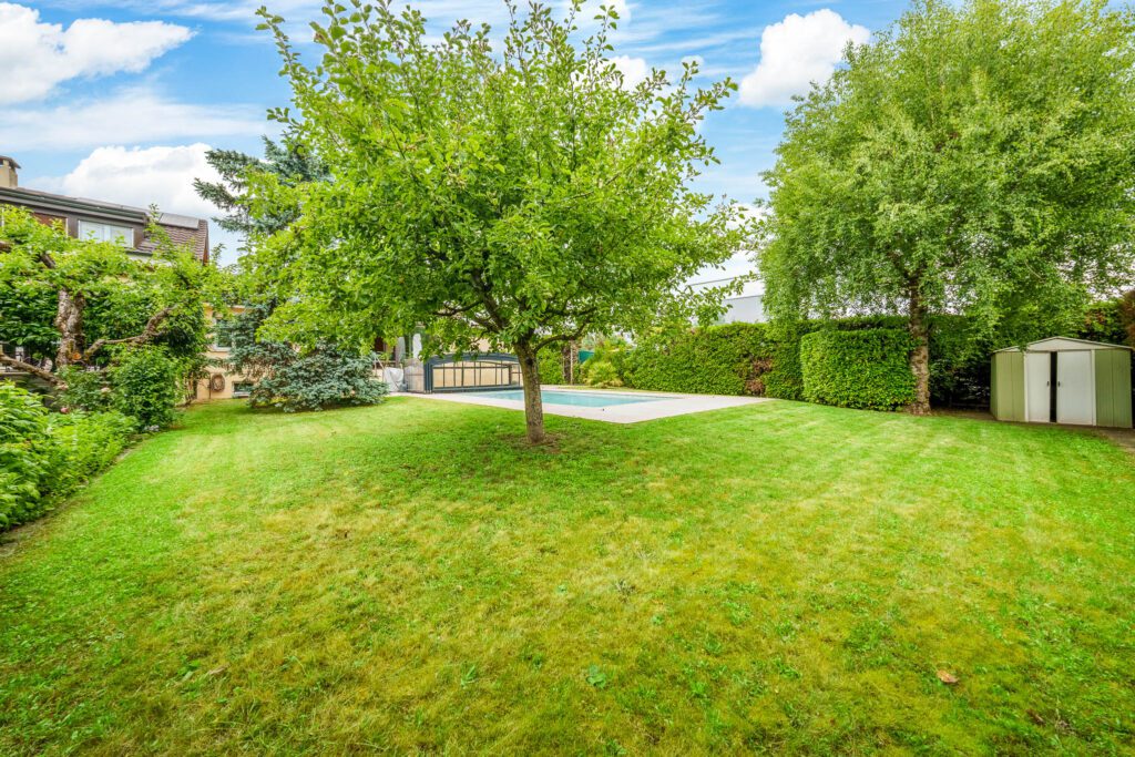 EXCLUSIVITE !! Charmante maison avec jardin, piscine et potentiel d’aménagements
