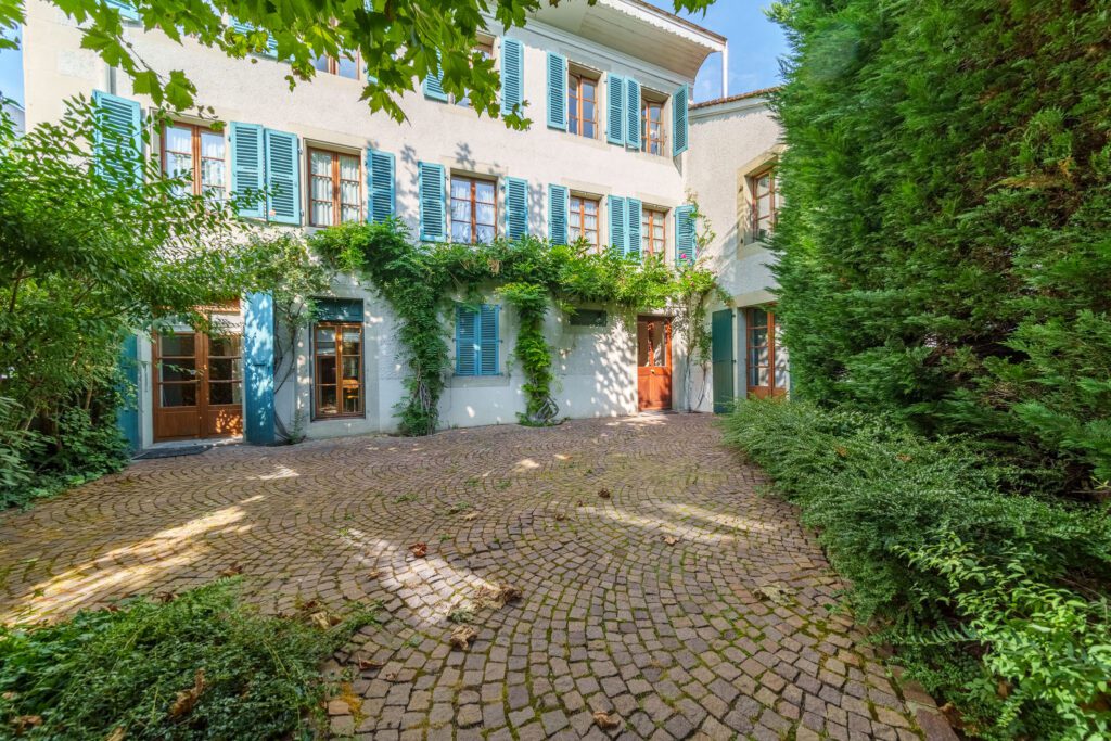 Exclusivité !! Élégant 5 pièces au charme authentique de l’ancien