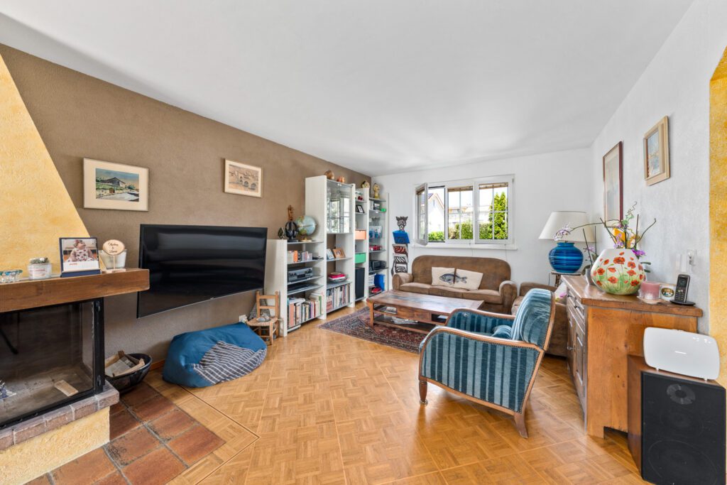 EXCLUSIVITE !! Très agréable villa de 7 pièces