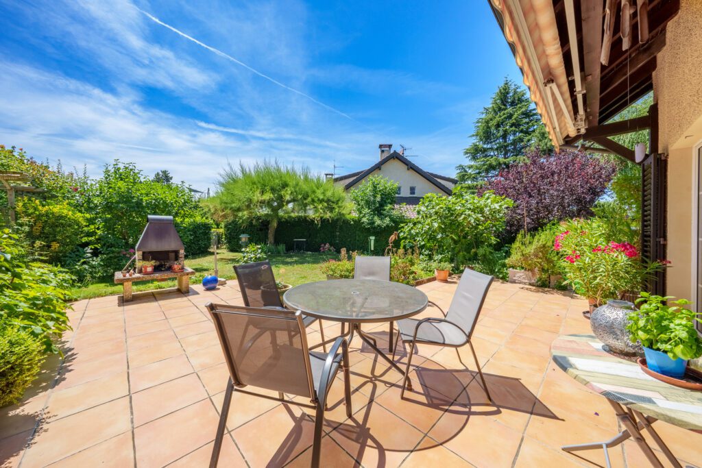 EXCLUSIVITE !! Très agréable villa de 7 pièces