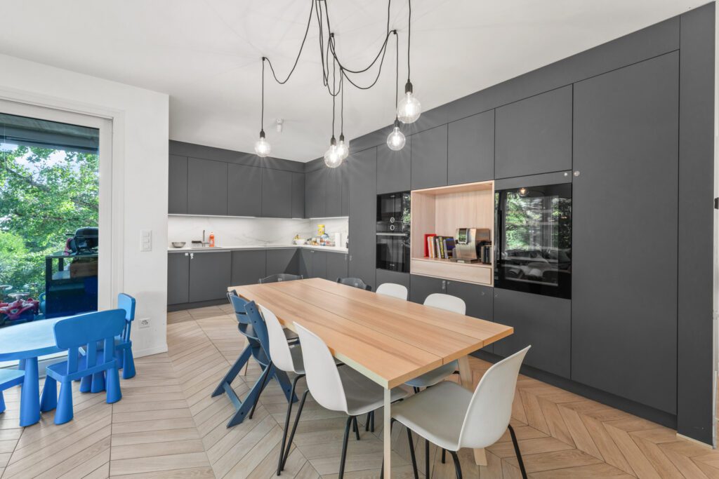 EXCLUSIVITE !!! Spacieux appartement de 5 pièces