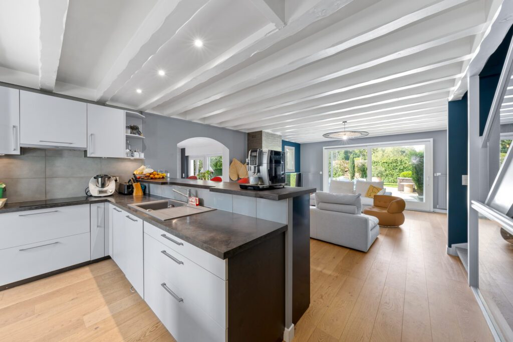 EXCLUSIVITE !! Très agréable villa lumineuse avec piscine