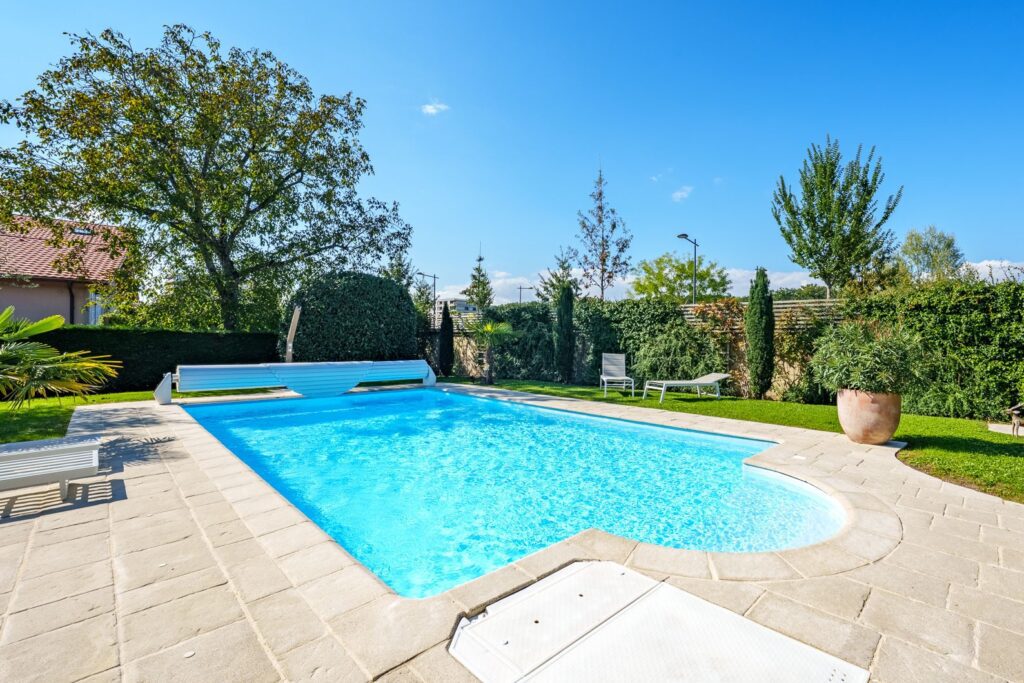 EXCLUSIVITE !! Très agréable villa lumineuse avec piscine