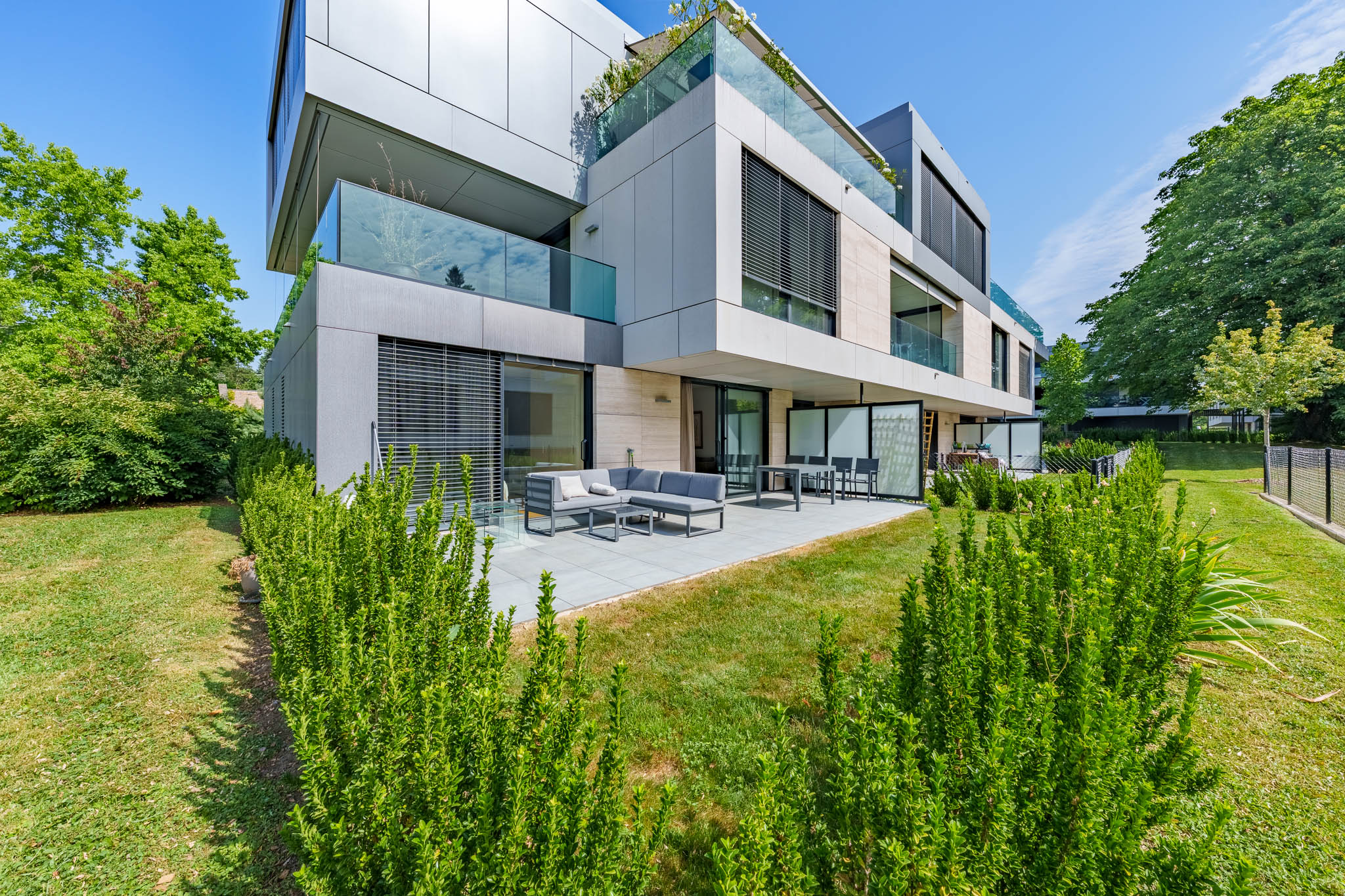 conches.facade.cayden