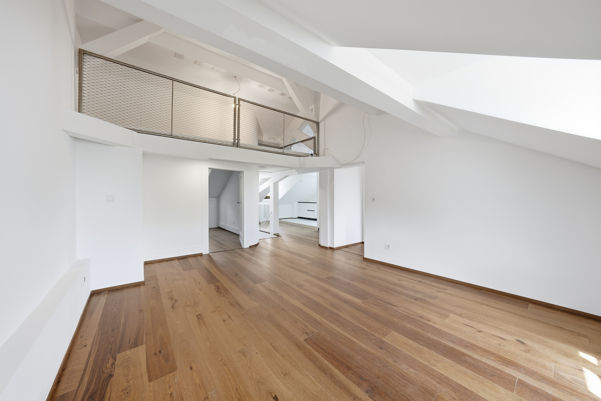 Cayden-bellevue-salon-mezzanine