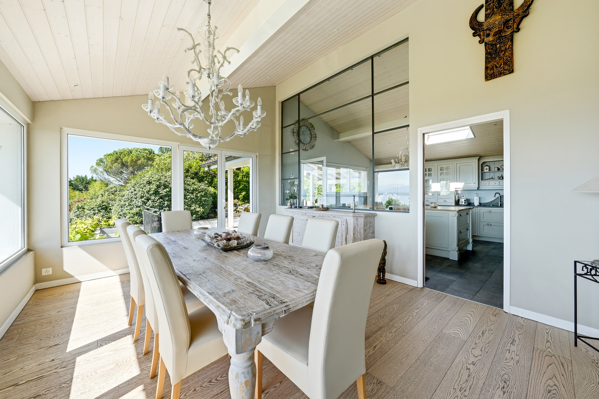 cayden-crans-salle-à-manger