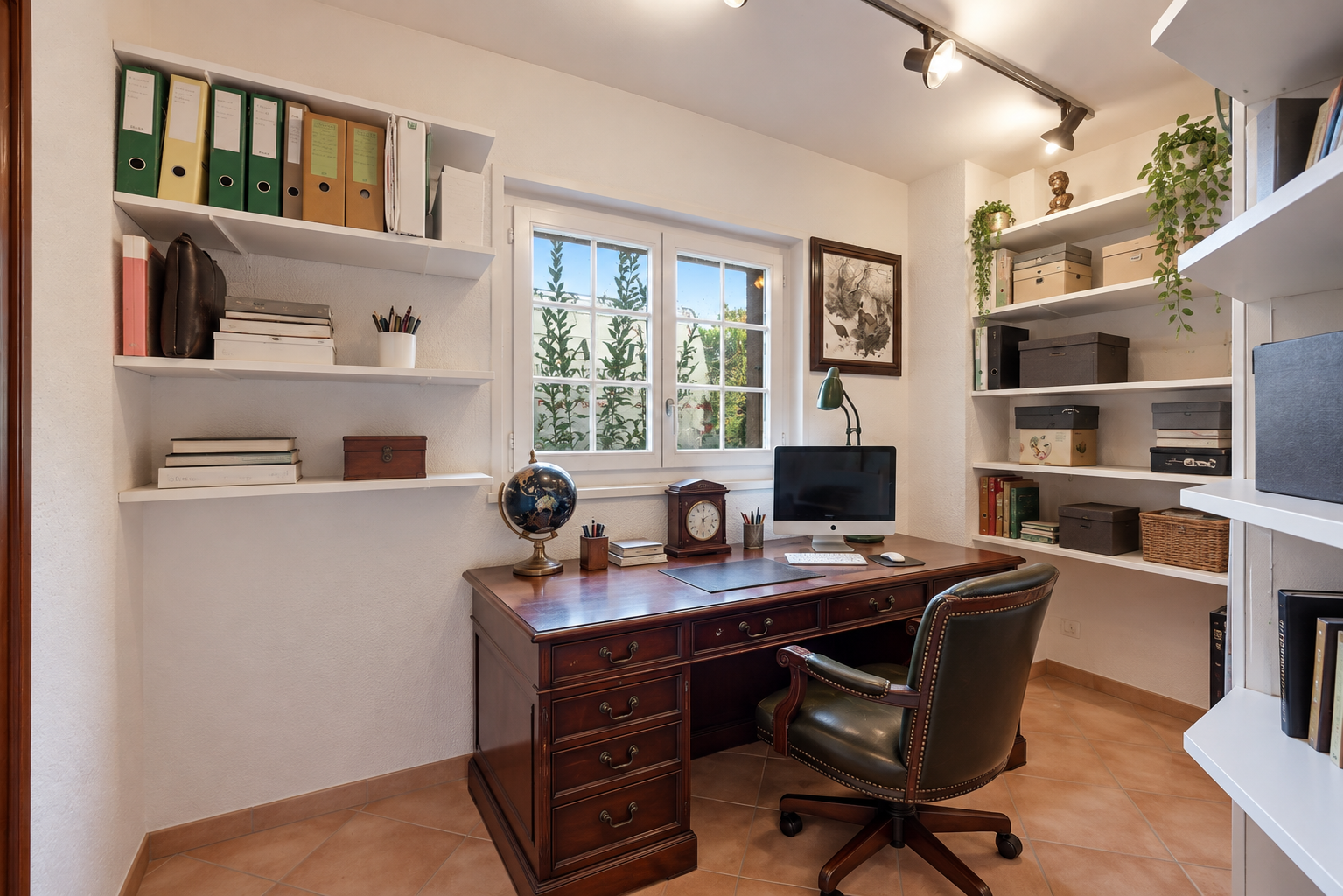 cayden-levaud-bureau